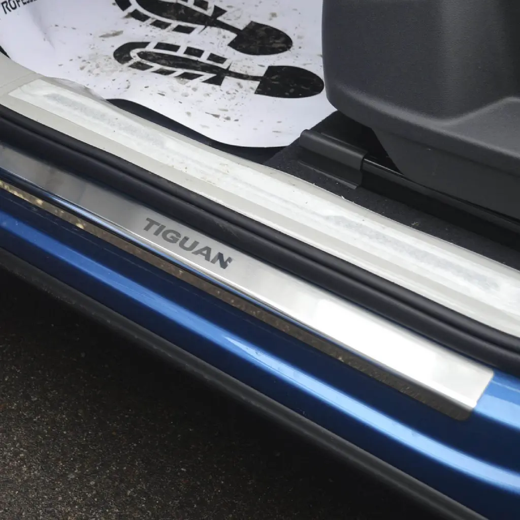 Накладки на пороги для Volkswagen Tiguan II 2016-2023 Нержавіюча сталь із загином та Логотипом 4 шт (Premium P-VW42) - фото 2