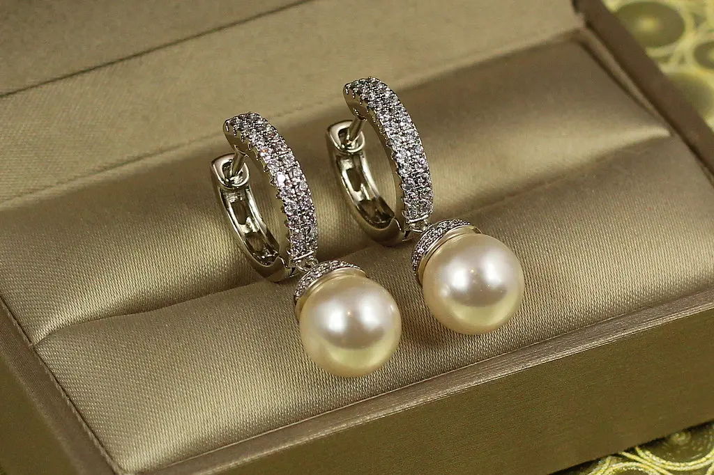 Сережки підвіски Xuping Jewelry з перлами та доріжками зверху 2,8 см сріблясті