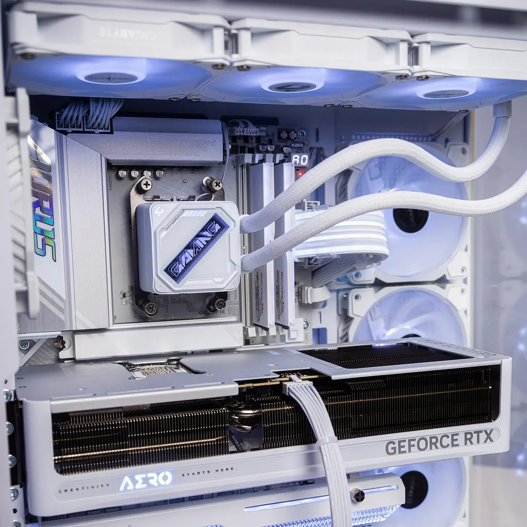 Комп'ютер Powered by Gigabyte_947 (RTX 5070 Ti 16 ГБ, Ryzen 7 7800X3D, DDR5 32 ГБ, SSD 500 ГБ) - фото 2