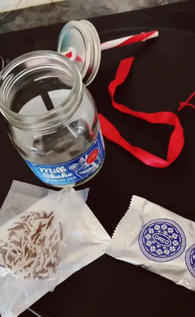 Набір для приготування молочного коктейлю Milchshake Glas Oreo Cookie Schokostreusel - фото 3