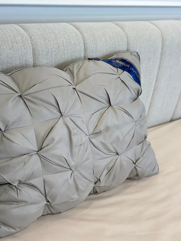 Подушка тісто з поліефірного волокна Hotel pillow 19535 50х70 см сіра - фото 5