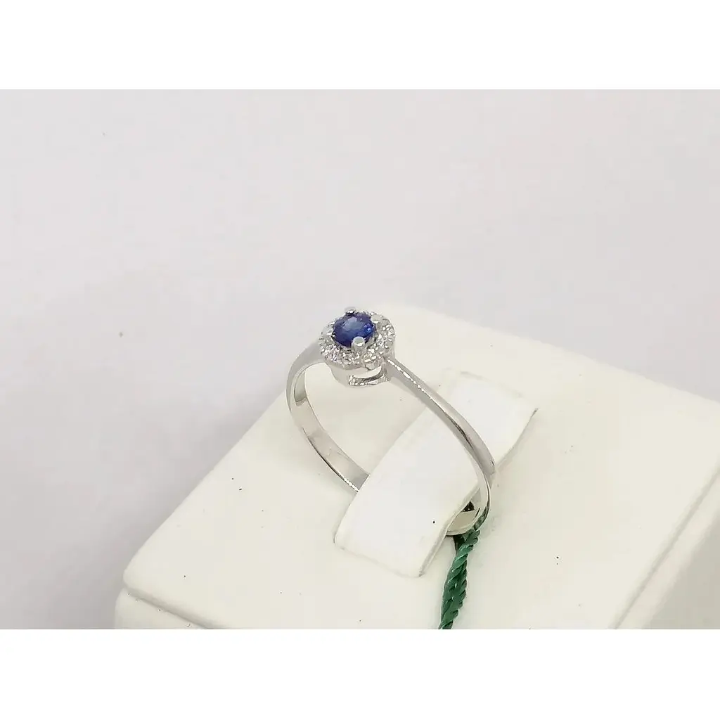 Золоте кільце ЮЗ "Багет" з діамантами і сапфіром. Артикул 15134/1С 17 - фото 2