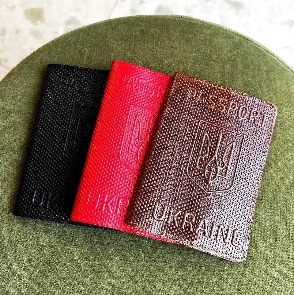 Стильні шкіряні обкладинки для паспорту 13.5 см