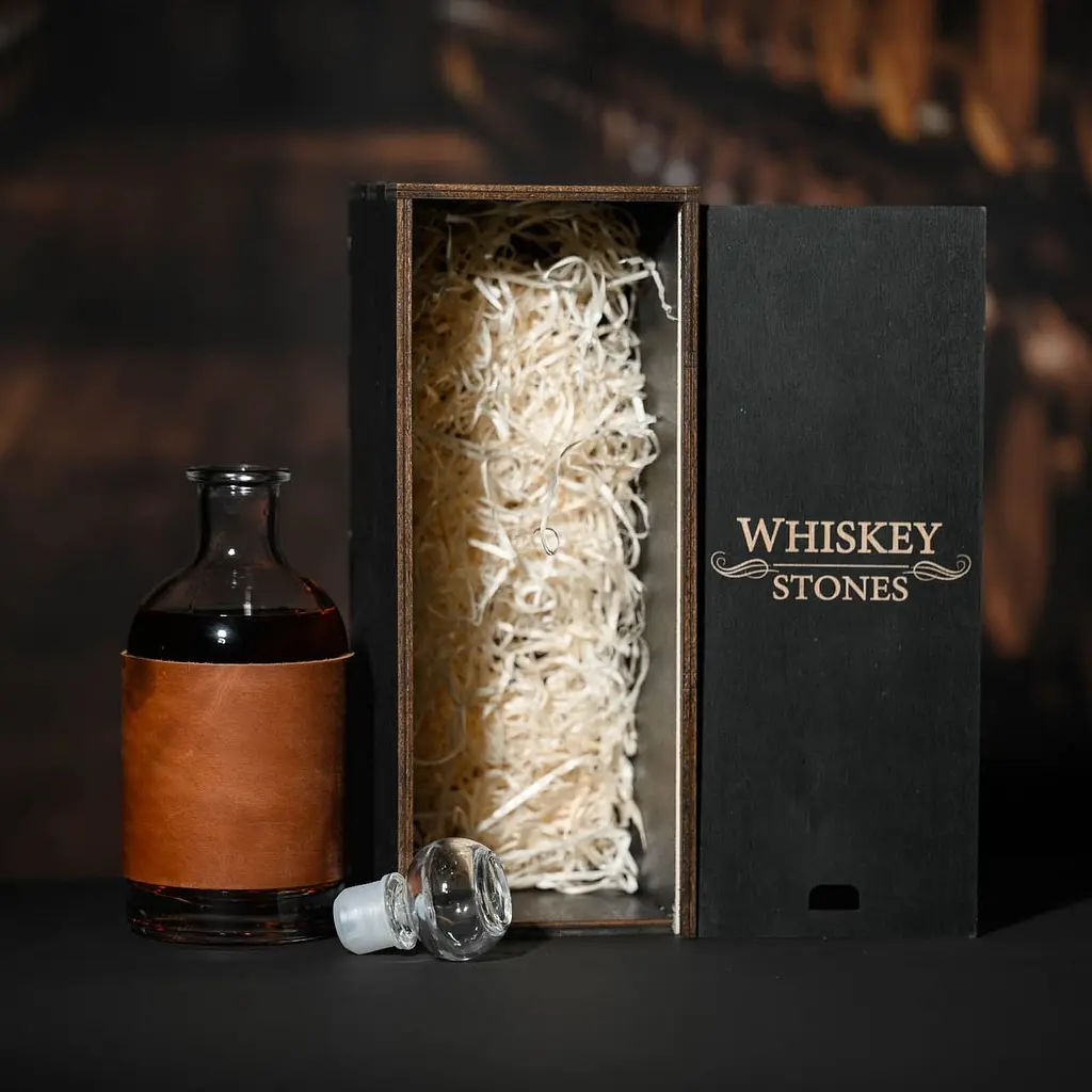 Подарунковий набір віскі Whiskey Stones №11 графин Larus у дерев'яному пеналі - фото 4
