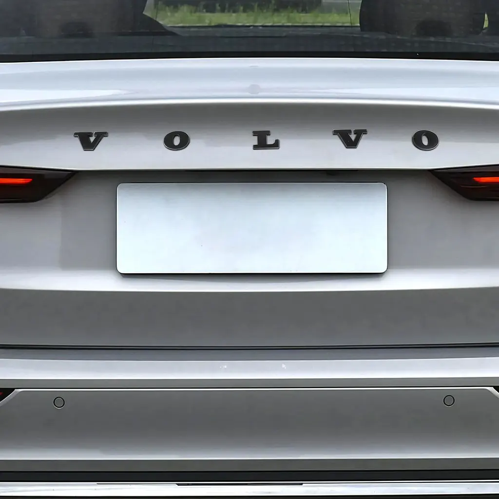 Емблема напис VOLVO чорна 537х26мм пластик (на скотчі) - фото 2