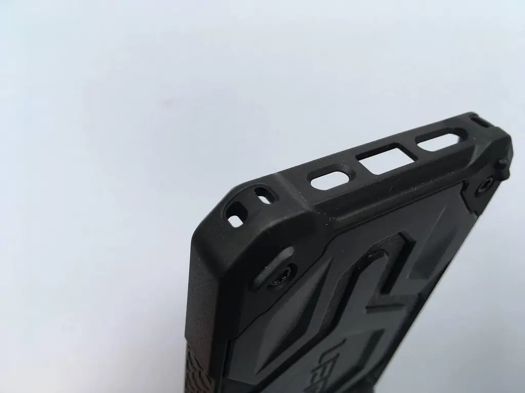 Оригінальний протиударний чохол UAG Monarch Pro MagSafe для iPhone 14 Pro Black (114030114040) - фото 7