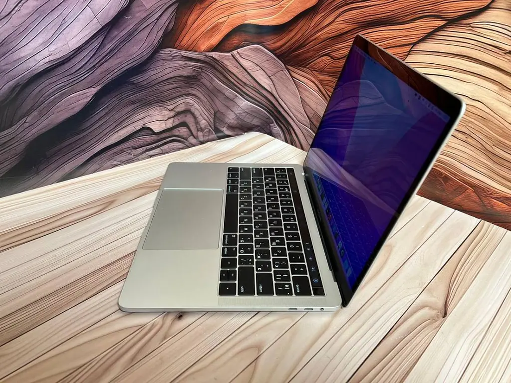 Ноутбук Apple MacBook Pro 13.3" i7-6567U /16/251 (C02TP087GYGR) Б/в - фото 3