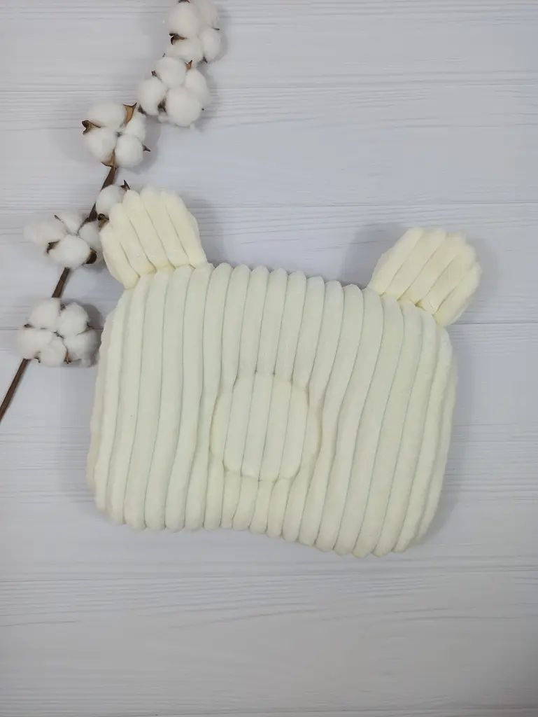 Дитяча ортопедична подушка 24×32 для новонароджених a.l.babybox Звірі в літаку Молочний - фото 2