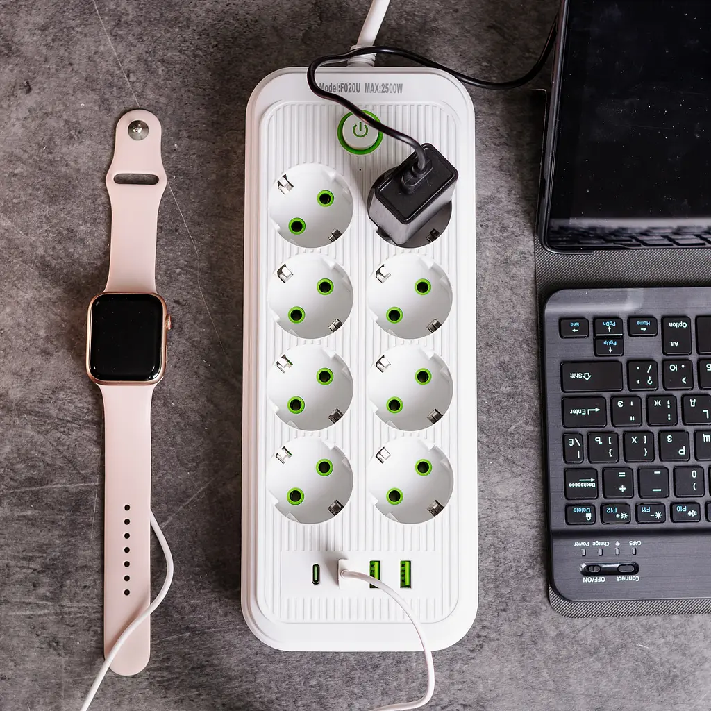 Мережевий фільтр-подовжувач ONE 8 розеток 4 USB 2,8 метри, білий Yiwu HP-5-27 - фото 2