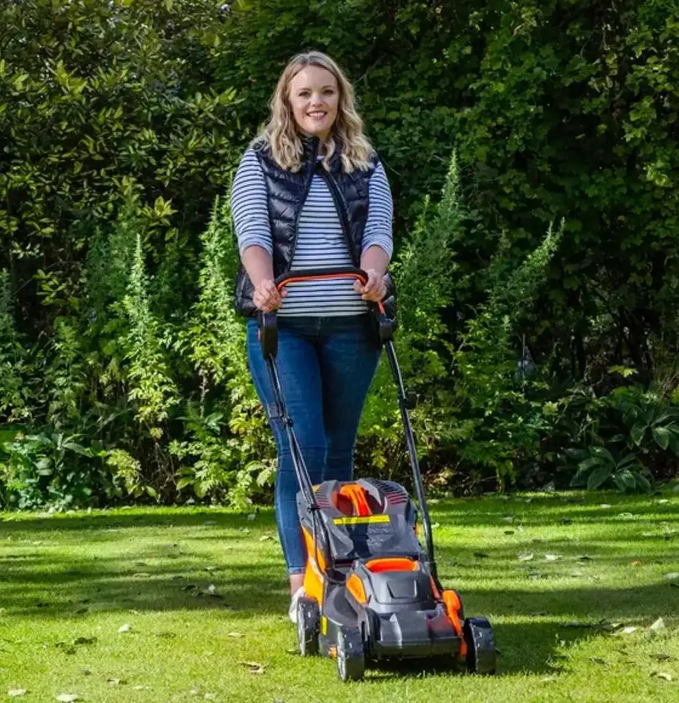 Газонокосарка акумуляторна Yard Force LM C33 - фото 4