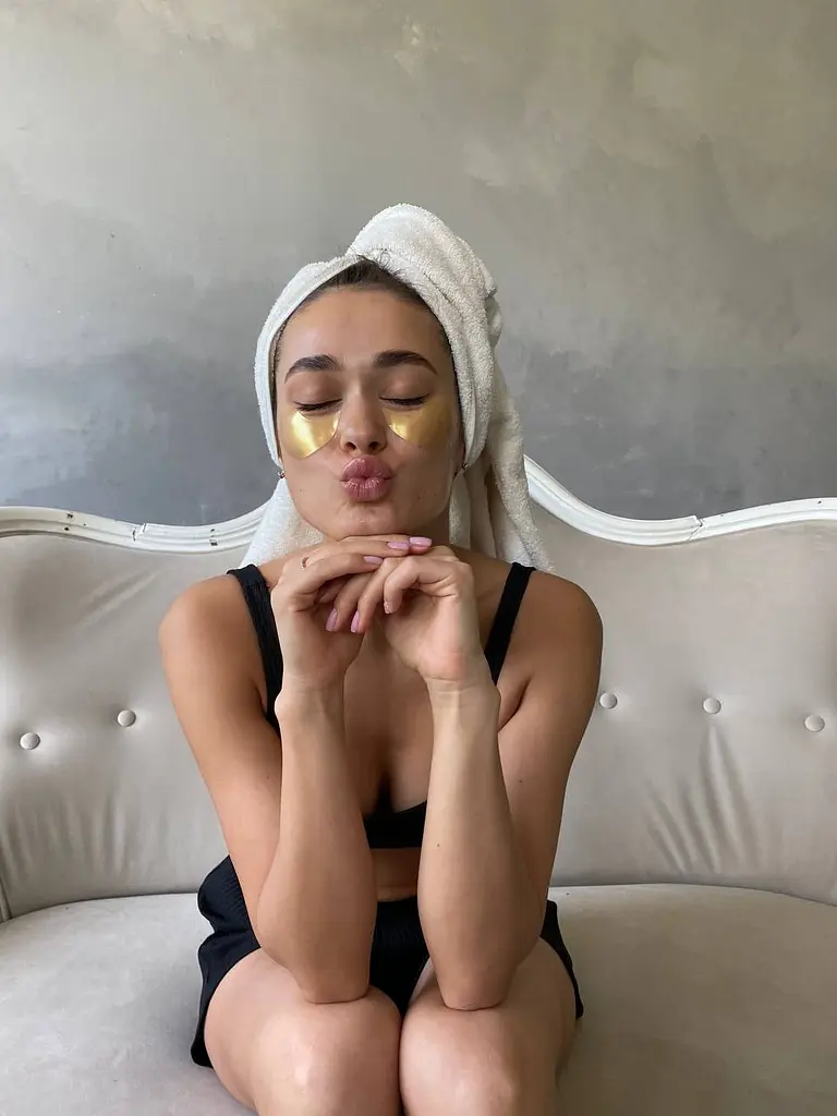 Набор по уходу за лицом и веками с витамином C + Освежающие патчи с витамином C Hillary - фото 3