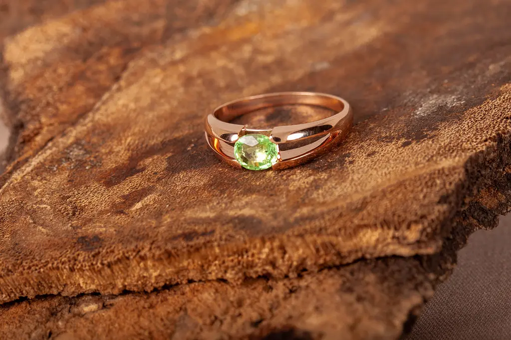 Каблучка з червоного золота з цаворитом 18 K-0213 - фото 6