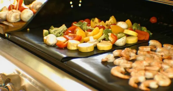 Тефлоновий килимок для гриля антипригарний гриль мат 33х40х0.2см BBQ grill sheet - фото 5
