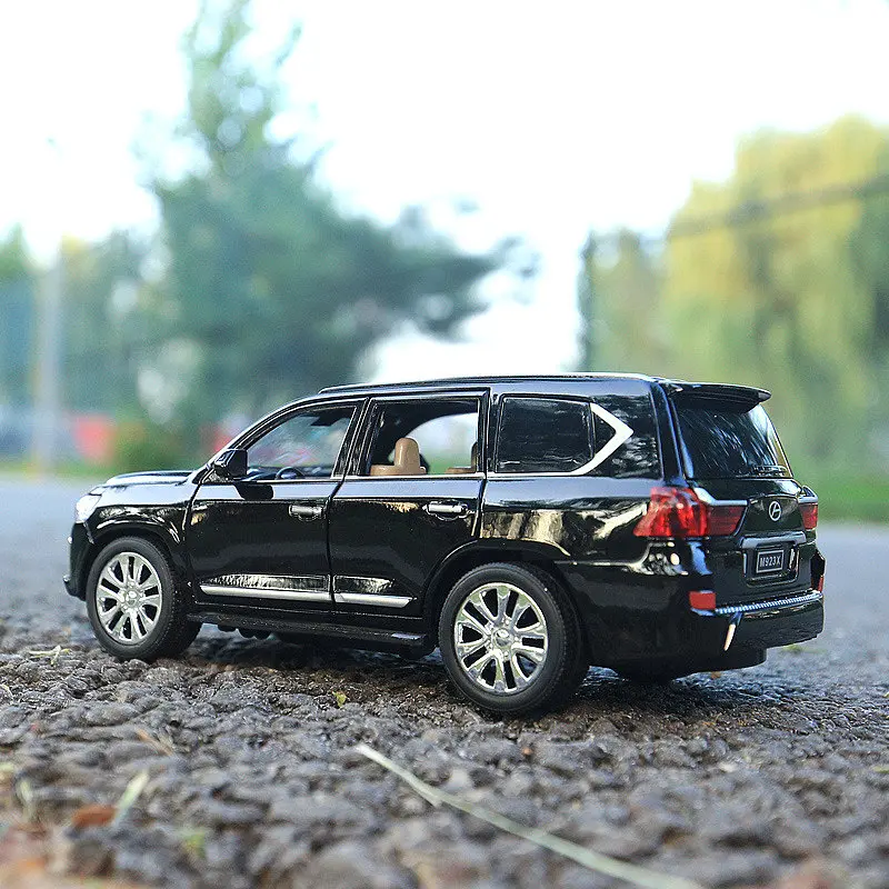 Колекційна металева модель позашляховика АвтоЕксперт Lexus LX570 з інерцією, світлом та звуком 1:24 - фото 6