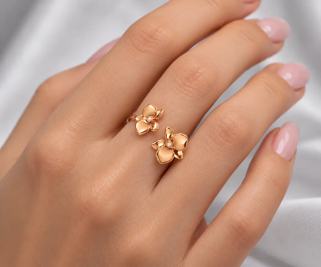 Золота жіноча каблучка Jewellery Continent "Квіти" з діамантами 19.5 (К-0895) - фото 5