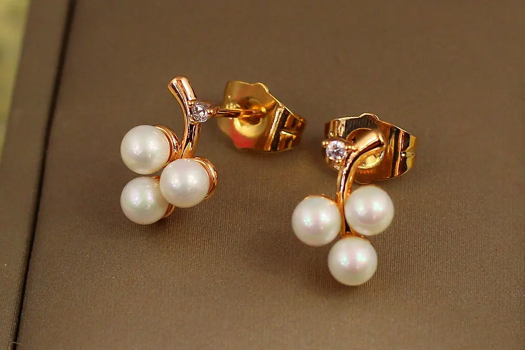 Сережки гвоздики Xuping Jewelry бавовна з перлинками 1,3 см золотисті - фото 2