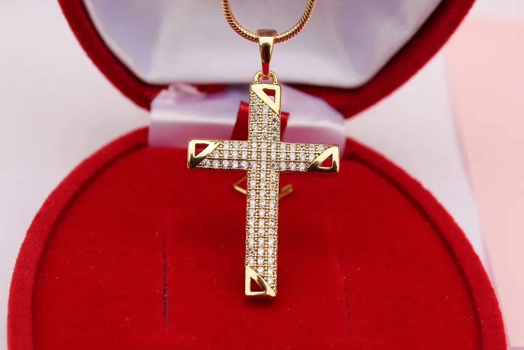 Хрестик Xuping Jewelry Рівні краї з фіанітами 3 см золотистий - фото 2