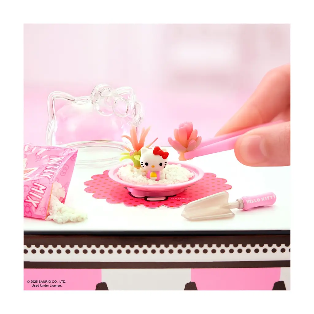Игровой набор MGA's Miniverse Sanrio S2 Создай стиль вместе с Хэллоу Китти и друзьями (547235) - фото 4