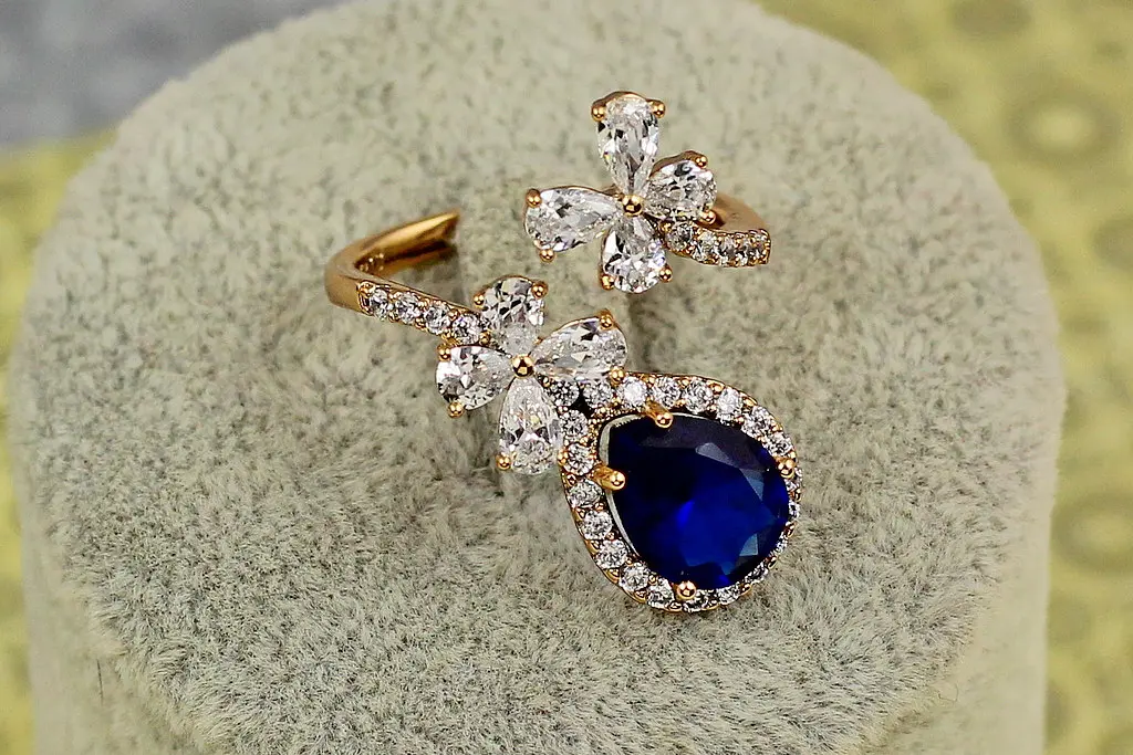 Кільце Xuping Jewelry Марсель з синім каменем розсувне р 18 золотисте