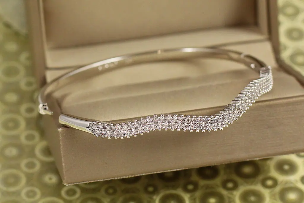 Браслет бенгл Xuping Jewelry Вигін грації від 17 см до 19 см сріблястий - фото 2