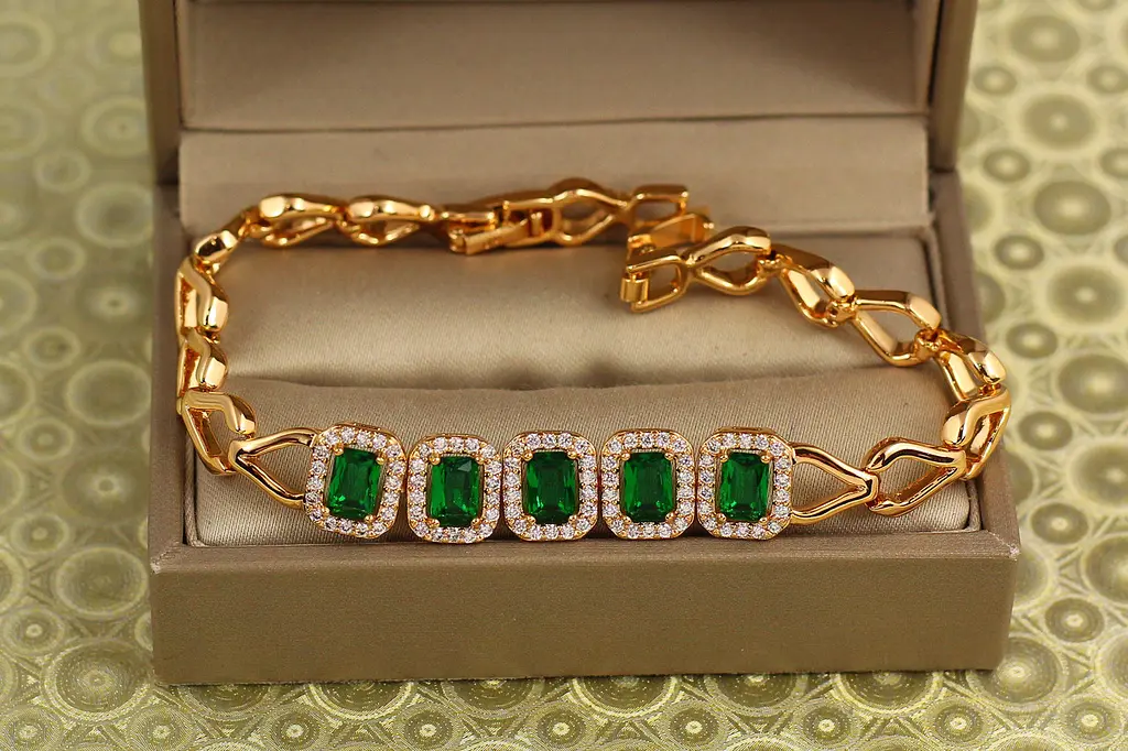 Браслет Xuping Jewelry Травневий ранок із зеленими каменями 19 см 10 мм золотистий