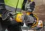 Аккумуляторная болгарка DeWalt с АКБ и ЗУ DCG418X2 - миниатюра 4