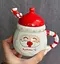 Новогодняя кружка Olens 102-1062 Кенди-Санта с крышкой и ложкой керамика 400 мл Красная - миниатюра 5