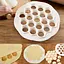 Пластикова пельменниця (форма для приготування пельменів) Ø21 см на 19 пельменів, Kitchen Master 87560 - мініатюра 2