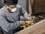Ленточная аккумуляторная шлифмашина DeWalt с АКБ и ЗУ DCW220P2 - миниатюра 9